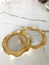 Load image into Gallery viewer, 9&quot; Set Of Four Wavy Plates With Gold
